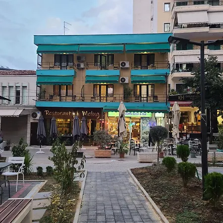 My -tirana Centre アパート ティラナ