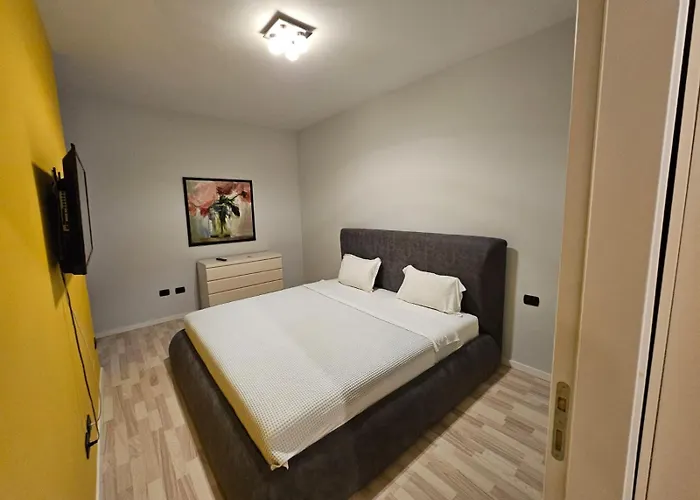 My -tirana Centre ティラナ